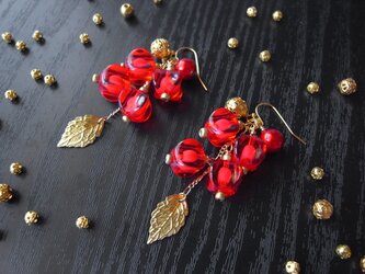 ピアス　紅のほおずき風ビーズ　ショート　イヤリング交換可の画像