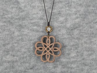 クローバーのネックレスEdel Frost　クルミの木のウッドアクセサリーの画像