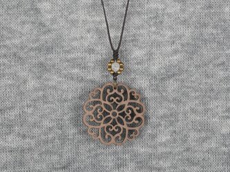 エーデルブロッサムのネックレスFROST　クルミの木のウッドアクセサリーの画像