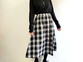 【即納】柔らか起毛コットン　タータンチェックのフレアスカート☆ブラックの画像