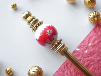 かんざし　赤い花模様入り陶器ビーズの画像