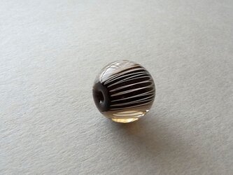 ひだ紋球・アーモンド・ガラス製・とんぼ玉の画像
