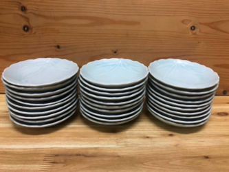 【新品】美濃焼造 青磁笹紋小皿30枚組 1枚のサイズ/約12cm×高さ/約2cmの画像