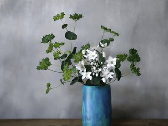 ターコイズブルー釉の花器の画像