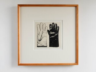 銅版画 “leather gloves”（額装）の画像