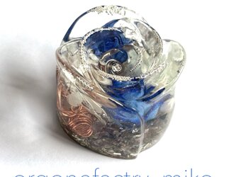 ☆ローズ型　青いバラ　富を司るシュリヤントラ　幸運　金運　浄化　オルゴナイトの画像