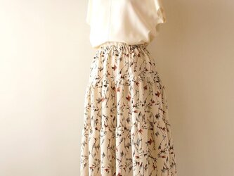 着物リメイク　正絹のティアードスカート　抽象花の画像