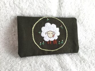 刺繍の通帳ケース～夢見る羊～の画像