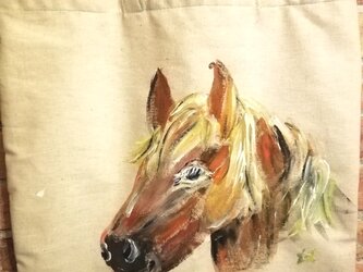 アートを持ち歩く　まつげの馬の画像
