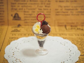 パフェのメモクリップ（チョコ）の画像