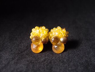 【天然石刺繍／ピアス】yellow sapphire × pearl × agateの画像