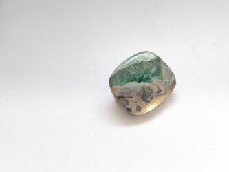 天然石のブローチ フローライト「春待ちⅡ」の画像