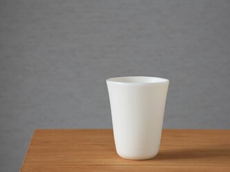 白い磁器の小さなカップ  M-1の画像