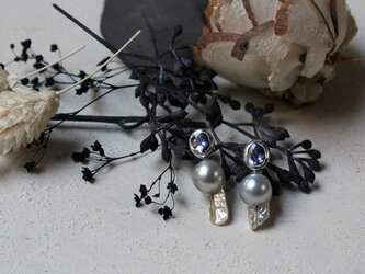 ゾイサイトとバロックパールのピアス　silverの画像
