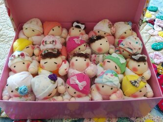 赤ちゃん人形20個（箱付き）の画像