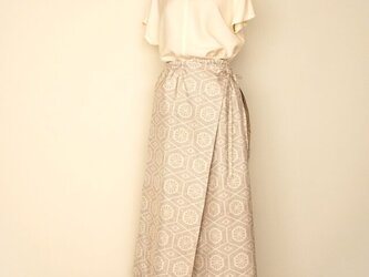 着物リメイク 大島紬の２ウェイスカート　M　亀甲に華紋の画像