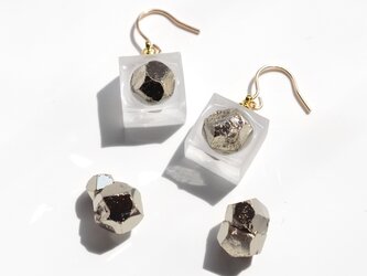 パイライトのフックピアス14kgf ゴールド【受注制作】黄鉄鉱 ギフト 誕生日プレゼント ギフトラッピング 結婚式 お呼ばれの画像