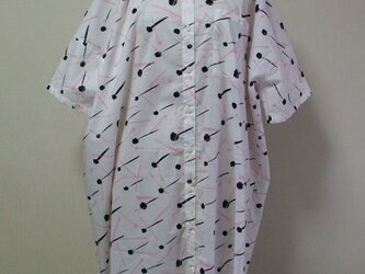 白地×ピンク＆黒線柄 オーバーサイズシャツワンピース M～LＬサイズ 綿１００％の画像