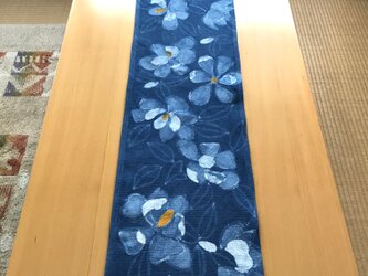 藍染め　ロウケツ染　テーブルランナー　タイザンボクの画像