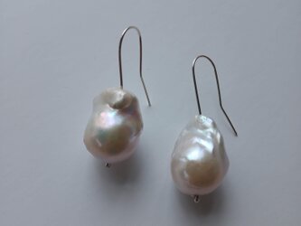 牡蠣のむき身みたいなパールピアス（淡水パール・Silver925）の画像