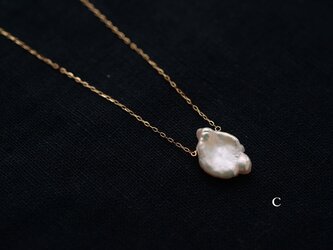 [K１８]花びらパールのネックレスCの画像