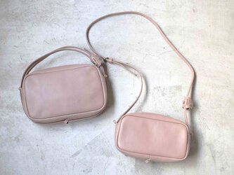 SAKURA-PINKベージュ・２WAY機能ポシェット◎内装キーホルダー付き：ポケット機能充実しています。の画像