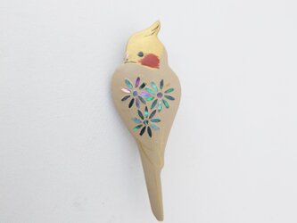 オカメインコ(金)見返り花 漆ブローチの画像