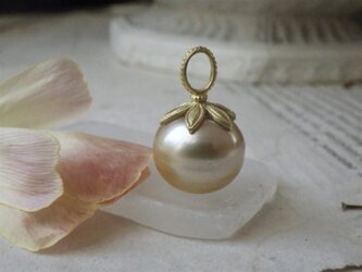1点ものＫ18　ゴールドカラーの南洋真珠のトップの画像