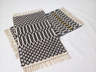 【手織】ローゼンゴン織の卓上マット（ブラック×ナチュラルホワイト）の画像