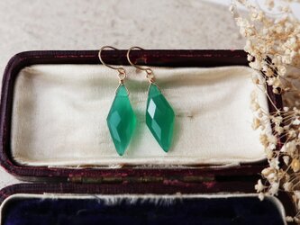 【K18】宝石質グリーンオニキスの一粒ピアス(ダイヤカット)の画像