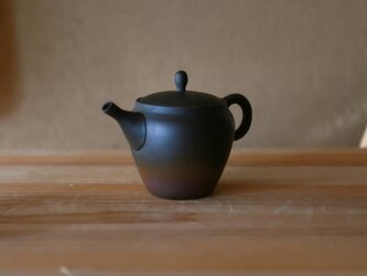 新茶に「手のひらサイズの小さな後手急須・小さな湯呑み1杯用」　愛知県常滑産・玉光窯さんのつくる常滑急須・後手・140ccの画像