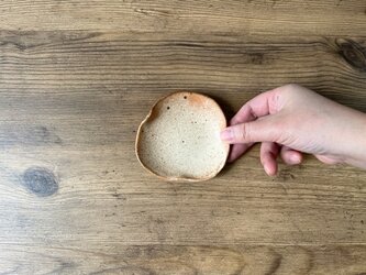 フユウ　|　ひらひら豆皿　（淡レンガ）の画像