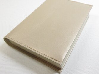 文庫本サイズ・ゴートスキン・パールベージュ・スムース・一枚革のブックカバー0656の画像