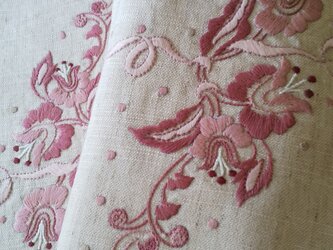 タッセル付 クラシカルなランナー＊＊リネン〈手刺繍〉の画像