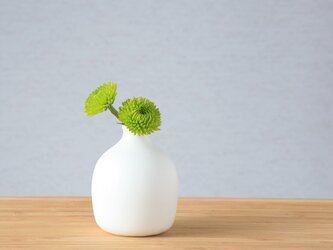 白い磁器の丸い一輪挿し (FV14)の画像
