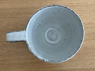 藁灰のカップの画像