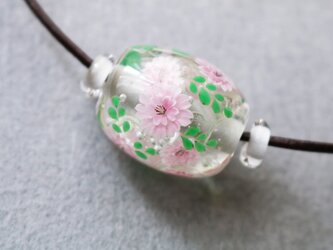 八重桜のとんぼ玉（ガラス玉）の画像