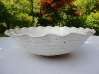 白マット釉　輪花鉢の画像