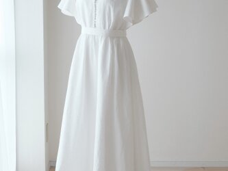 リネンのフリル袖ウェディングドレスの画像