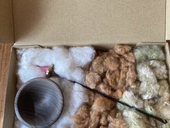 糸紡ぎセット（栗）種付き綿とタクリスピンドルの画像