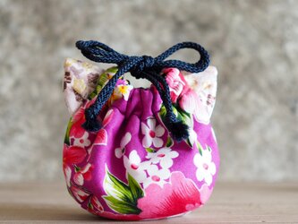 猫型の台湾花柄x絹織物mini巾着ポーチ(一点作品)の画像