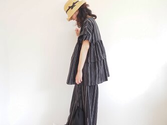 Linen stripe frilled tiered blouseの画像
