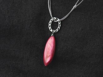 Red Marquise Pendant（シェル×Oval Ring）の画像