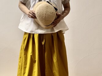 インド刺繍リボン　リネンあまるいヨークブラウスの画像