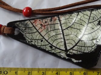 ネックレス　T６　葉脈文様　透明釉の画像