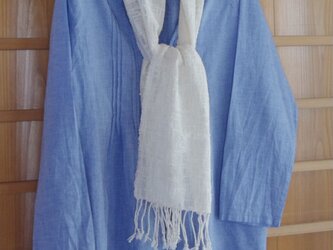圧倒的にさわやかな夏の白・綿マフラー。（幅約37～38㎝×長さ約168～170㎝）の画像