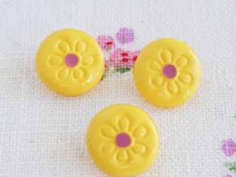 （3個）12mm　レモン色 小花ボタン　フランス製の画像