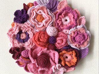 かぎ針編み　花のオーナメント　壁飾り　壁掛け　ウォールデコ　刺繍糸　かぎ針編み　あみぐるみ　編みぐるみの画像