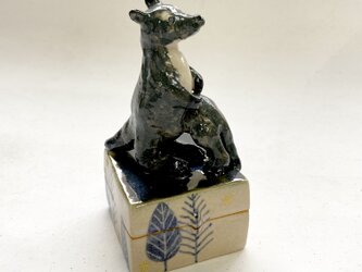 陶ハコ「ワラビー親子」の画像