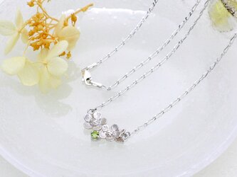 SV 2つお花のネックレス（ペリドット） 2314の画像